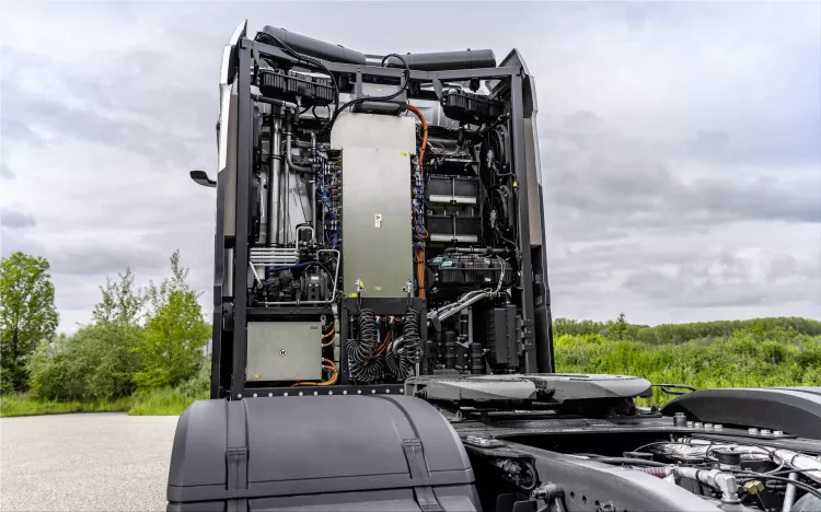 Mercedes Benz Has Started Testing Hydrogen Fuel Cell Trucks Electric