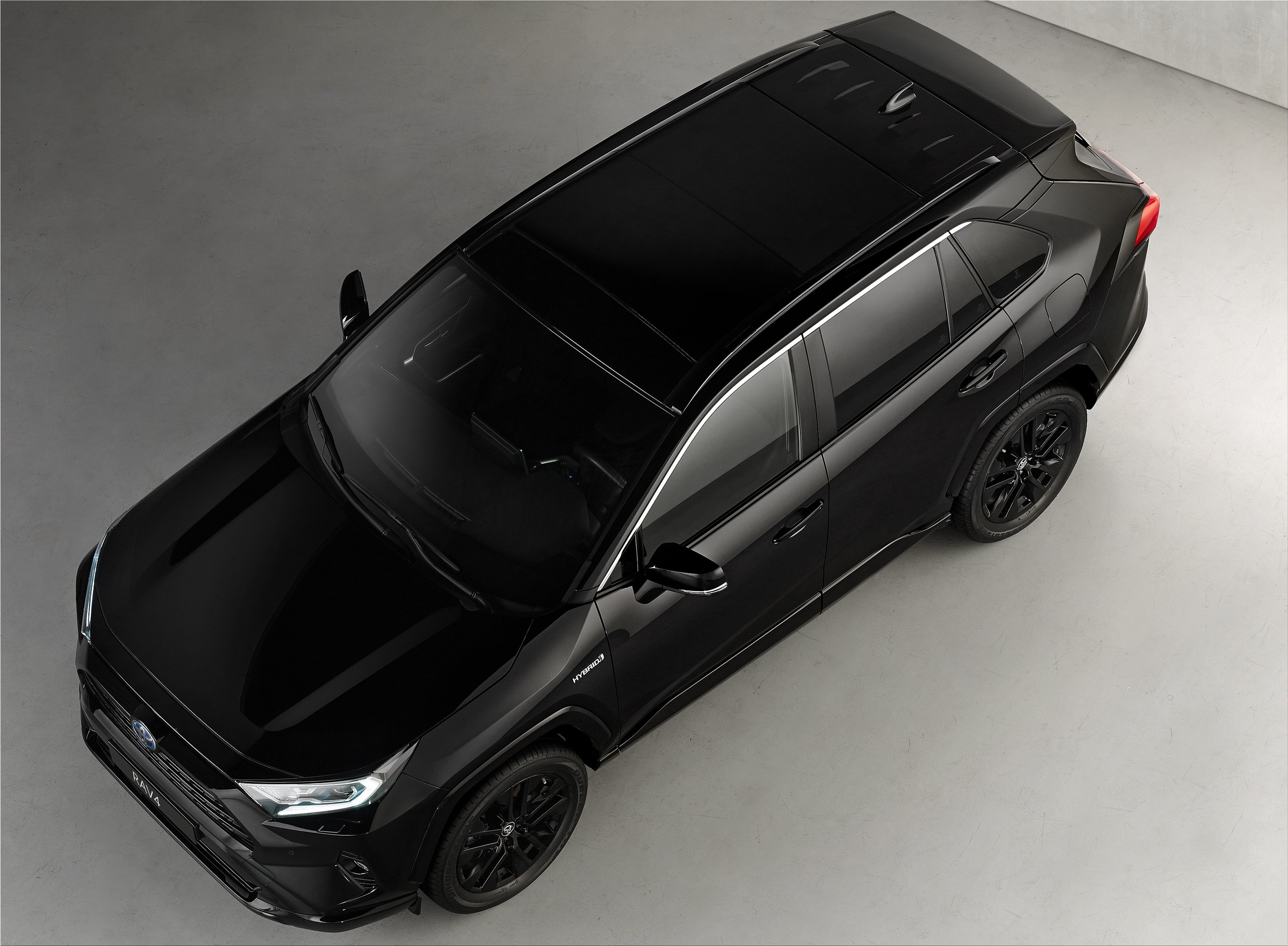 The new Toyota RAV4 Hybrid Black Edition with 306hp | Electric Hunter